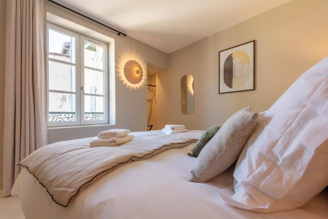 Le Cosy Chic . Proche Gare . Centre-Ville Macon . Neuf . Climatisation . Design . Wifi . エクステリア 写真
